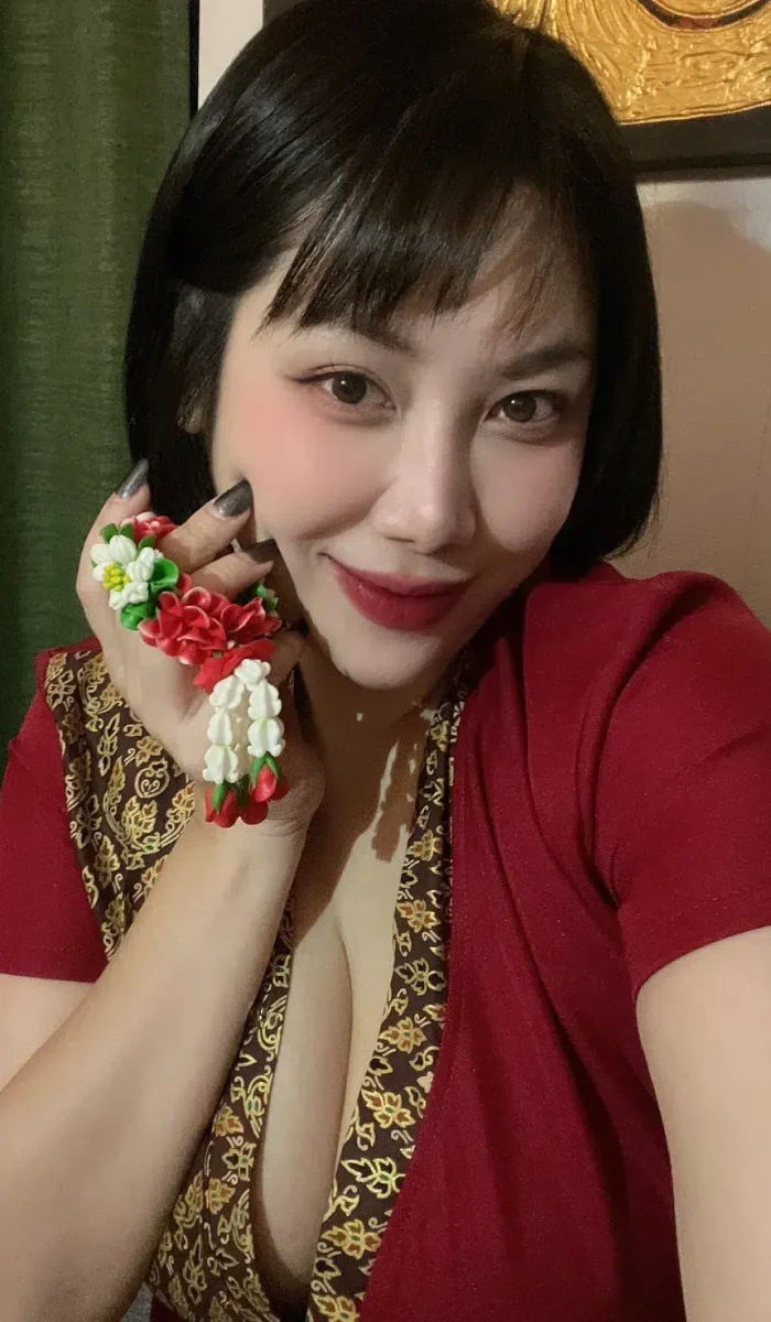 staff rose2 バンコクタイマッサージ新橋虎ノ門内幸町bangkogthaimassagetokyoshimbashitoranomon